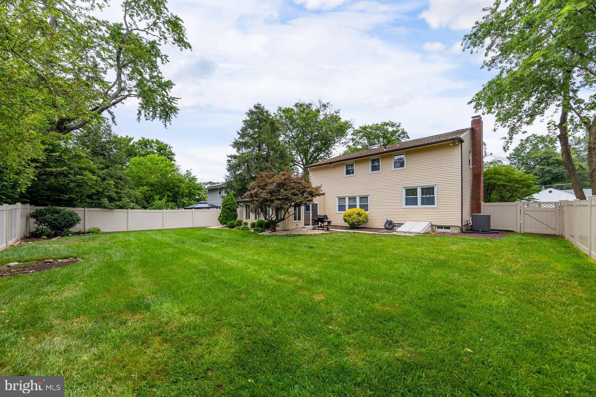 421 NARRAGANSETT DRIVE