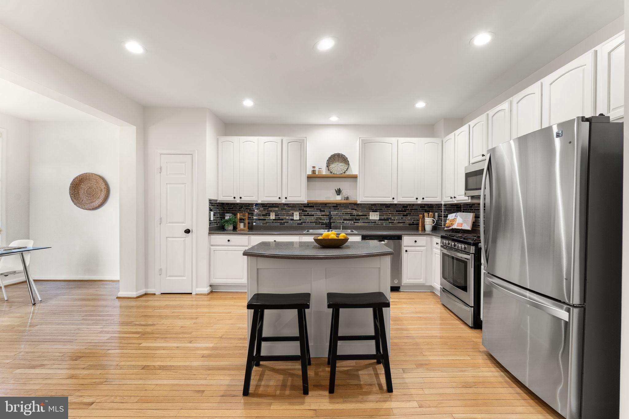 LOWES ISLAND - Residential