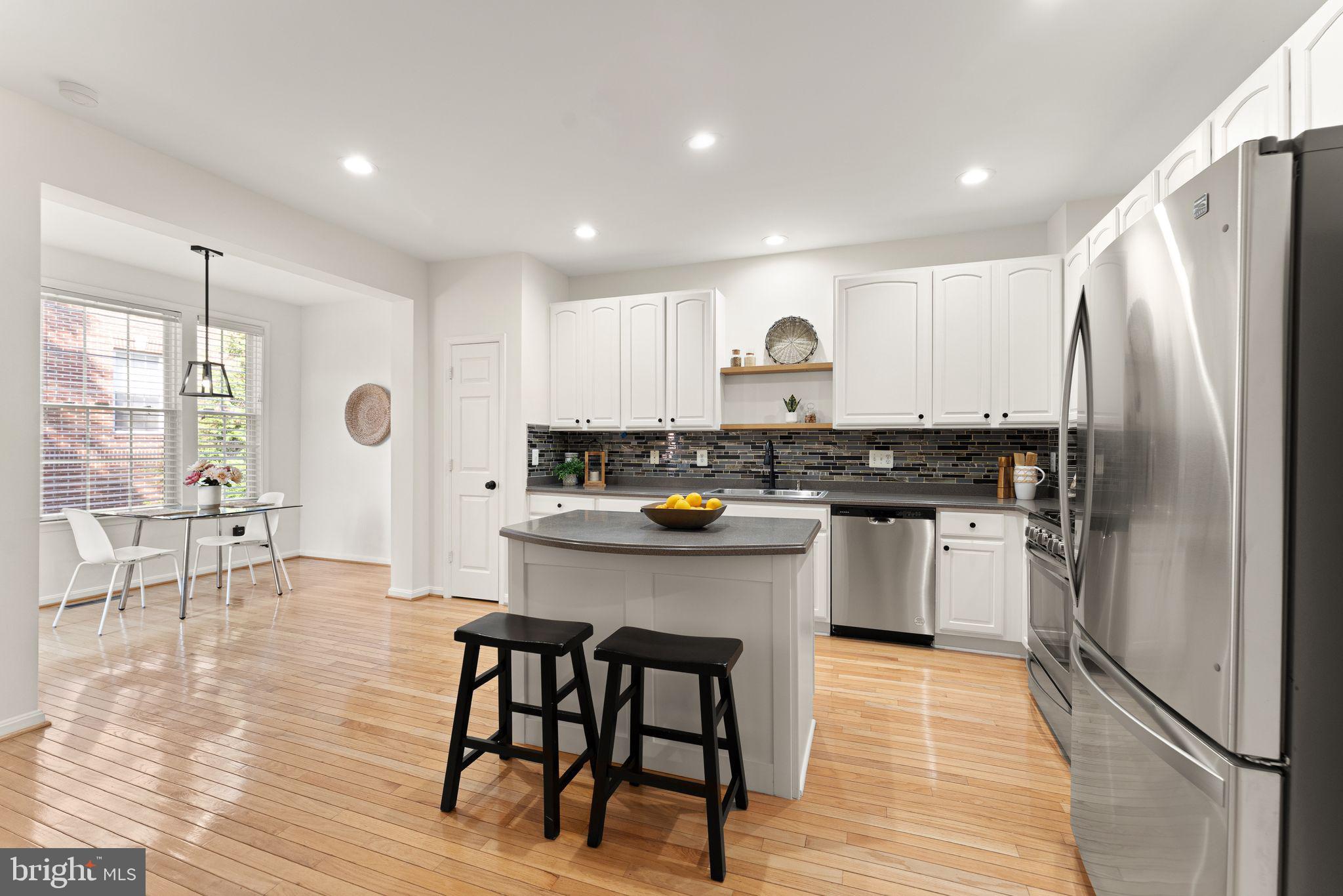 LOWES ISLAND - Residential