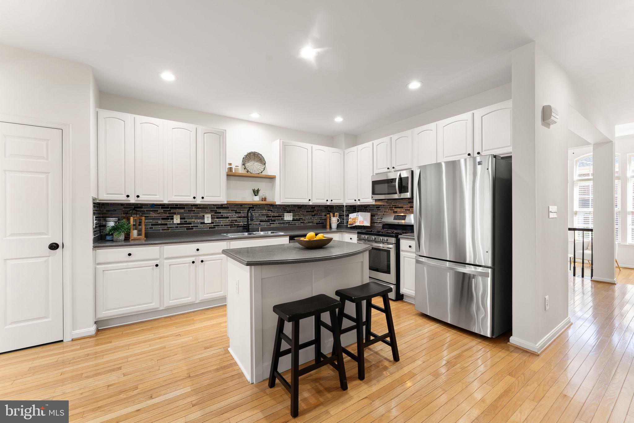 LOWES ISLAND - Residential