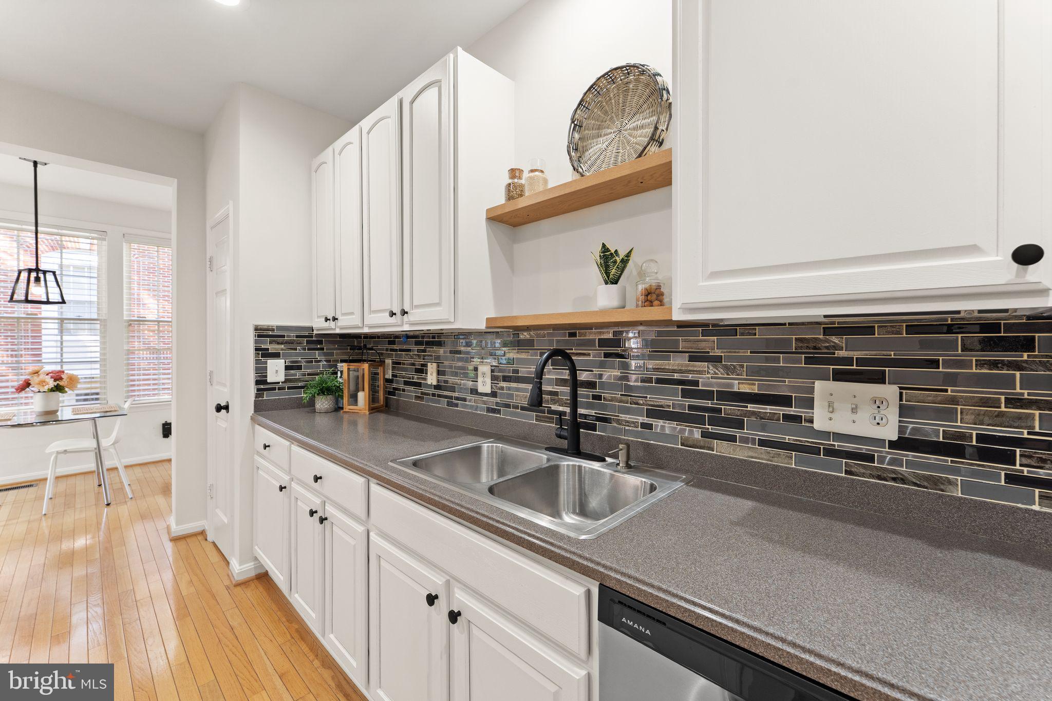 LOWES ISLAND - Residential