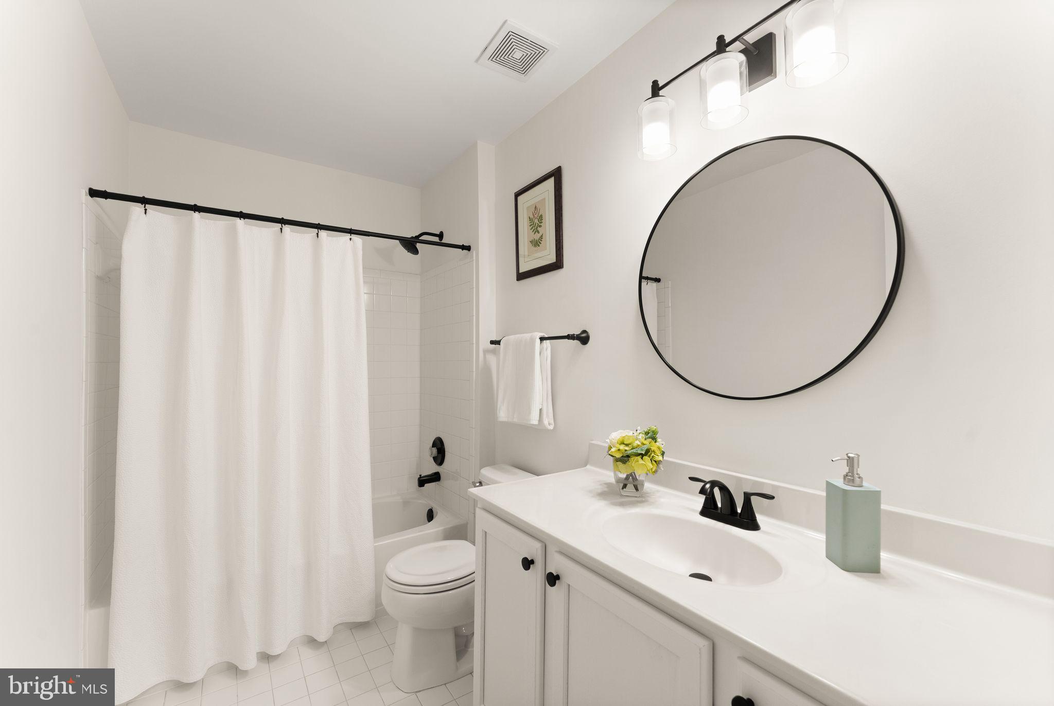 LOWES ISLAND - Residential