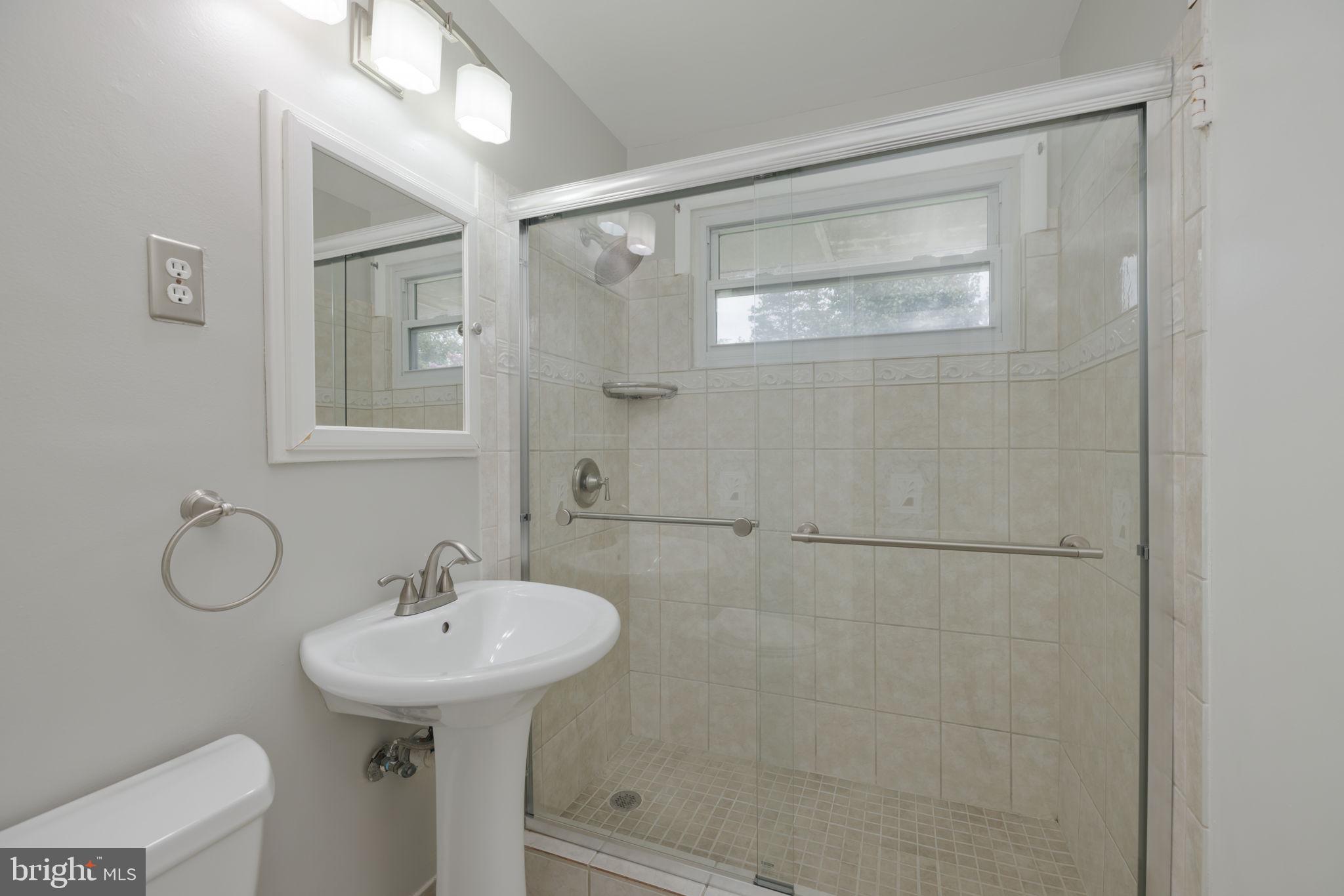 ROSE HILL FARMS - Residential Lease