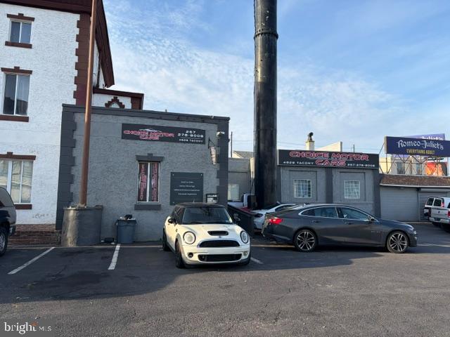 Main image without alt text