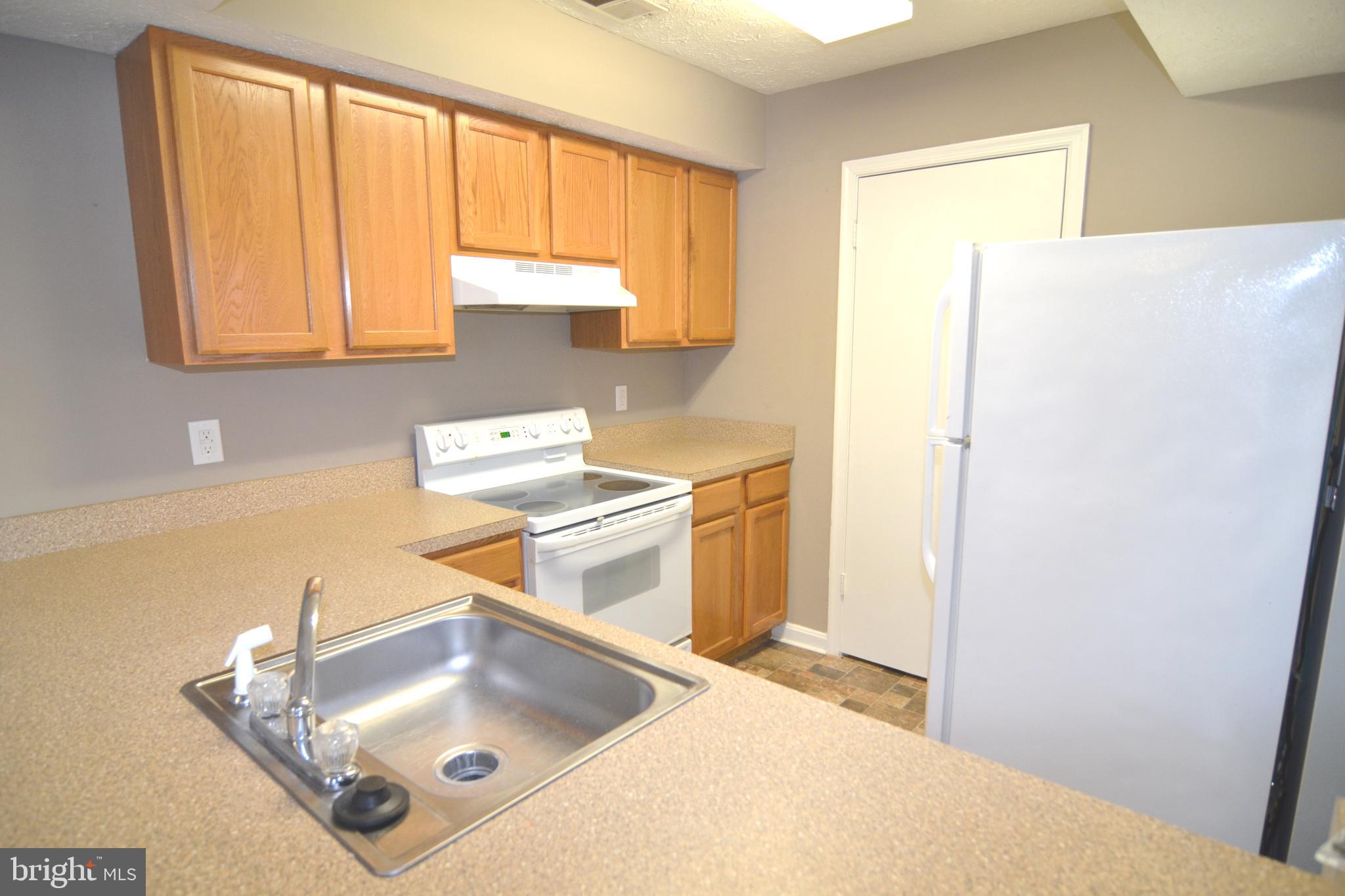 COLUMBIA COMMONS - Residential Lease