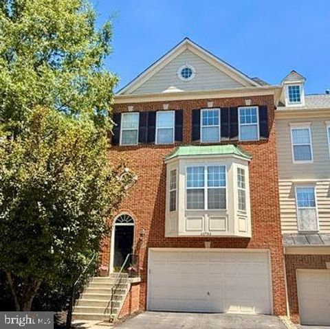Townhouse For Sale - 43764 Lees Mill Square<br/> LEESBURG, VA 20176