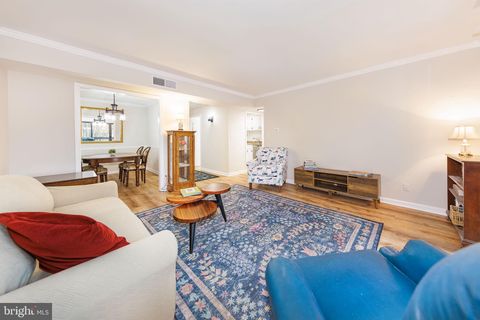 Photo of 801 N Howard Street #303, ALEXANDRIA, VA 22304 (MLS # VAAX2052368)