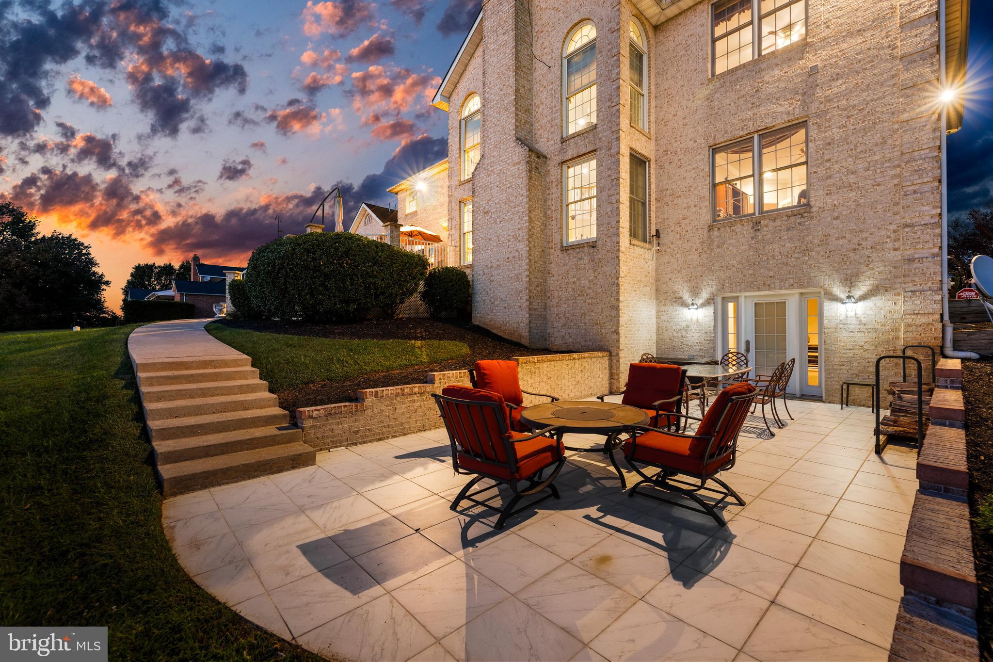 FALLS CREST - Residential