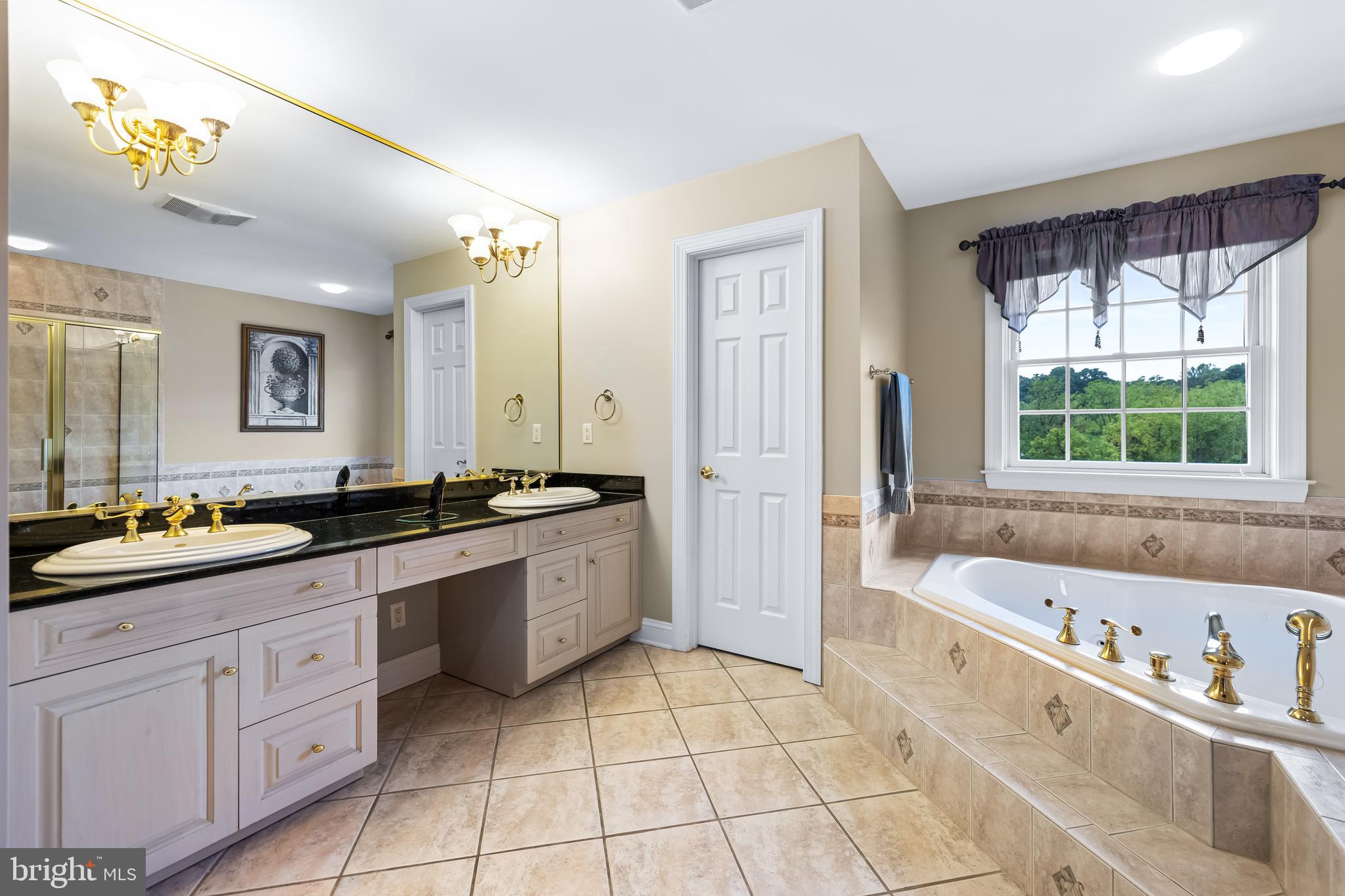 FALLS CREST - Residential