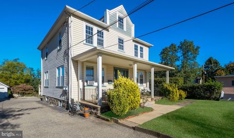 305 W WAYNE AVENUE WAYNE PA 19087