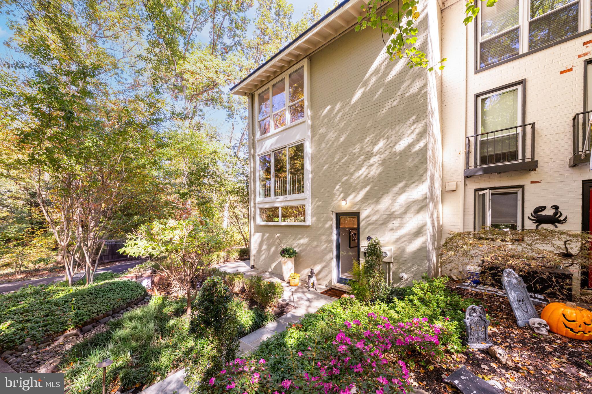 11464 ORCHARD LANE