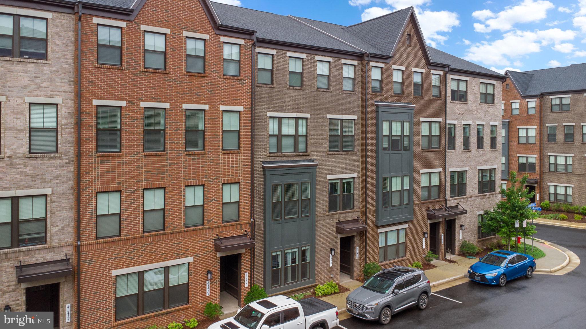 METRO WALK AT MOOREFIELD STATION - Residential