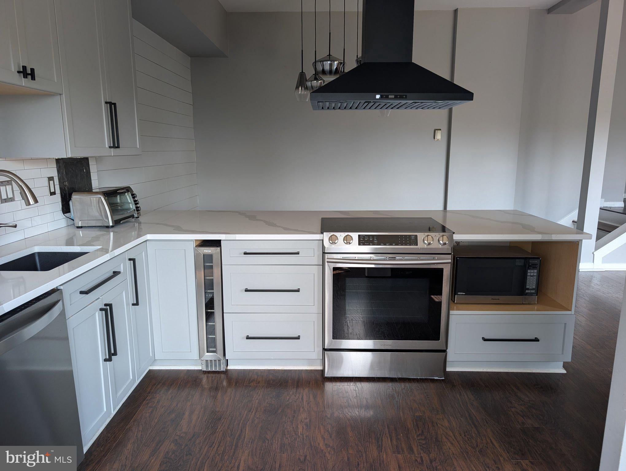 114 ROBERTS LANE 101