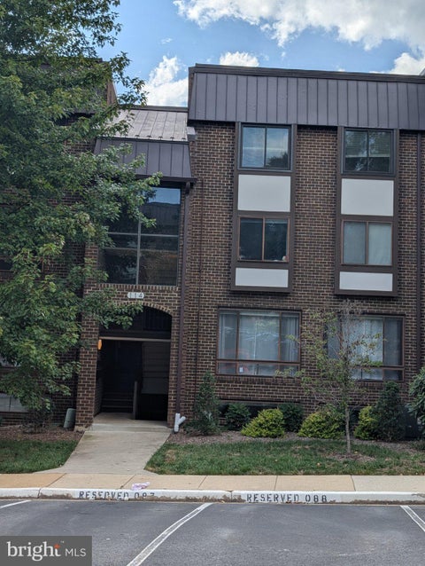 Condo For Rent - 114 Roberts Lane #101<br/> Alexandria City County, ALEXANDRIA, VA 22314