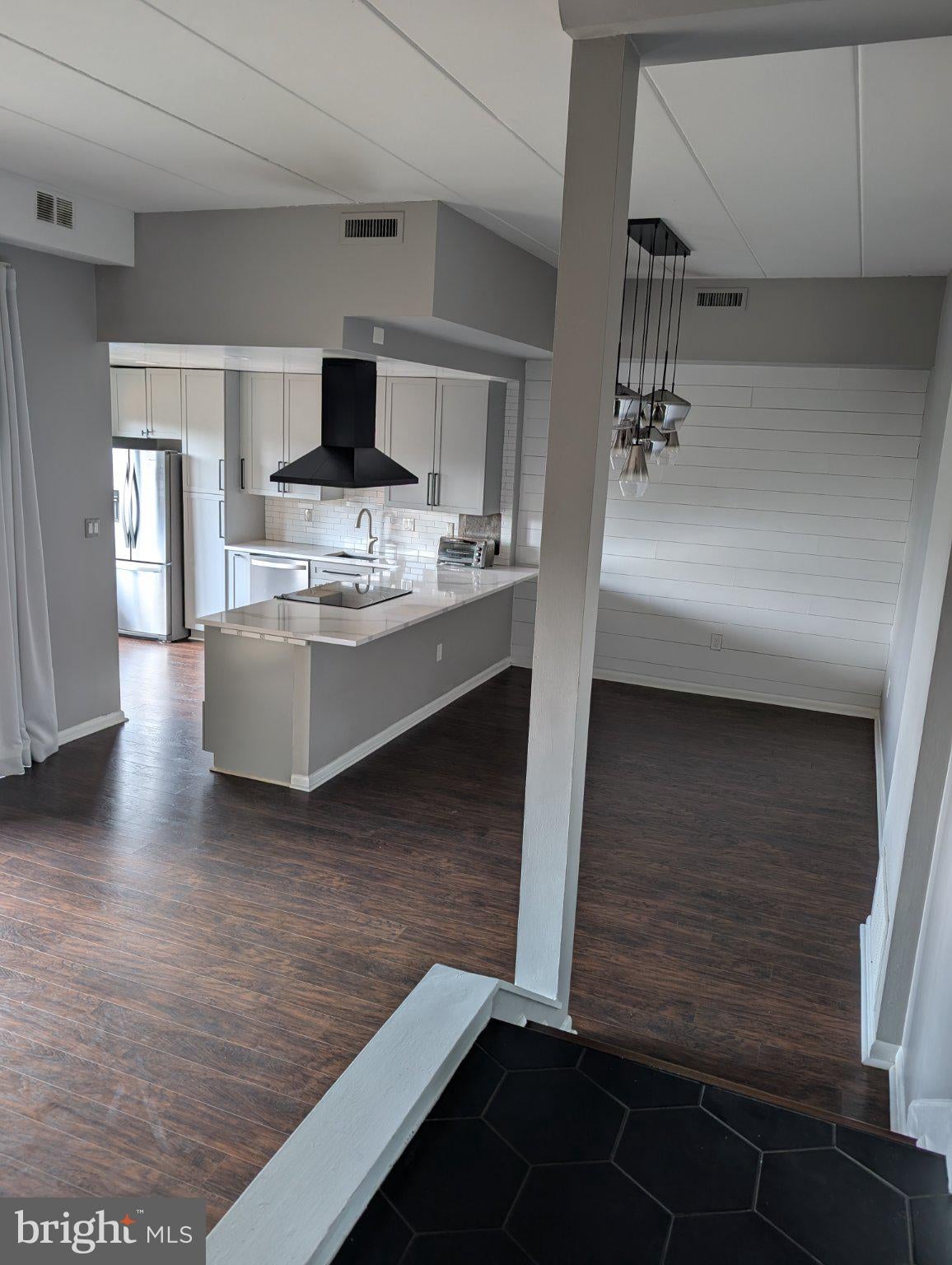 114 ROBERTS LANE 101