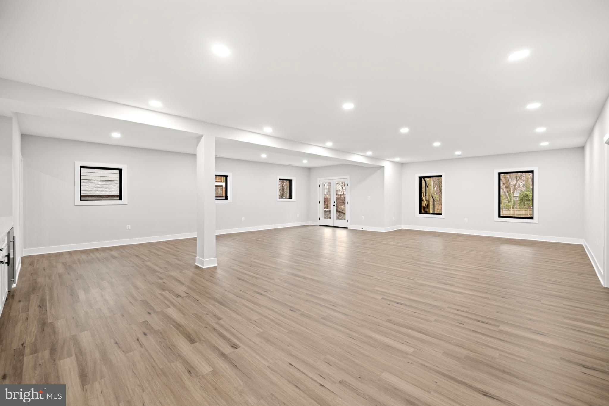 VIENNA WOODS - Residential