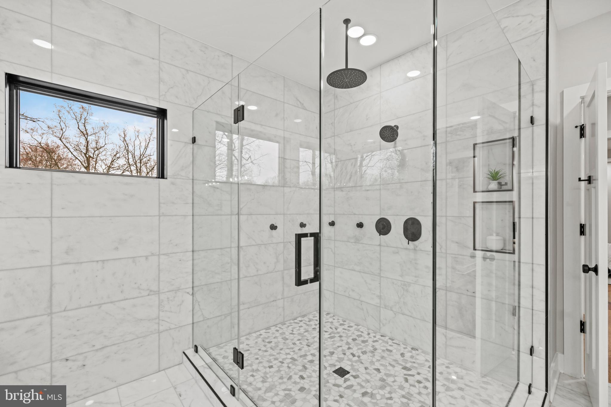 VIENNA WOODS - Residential