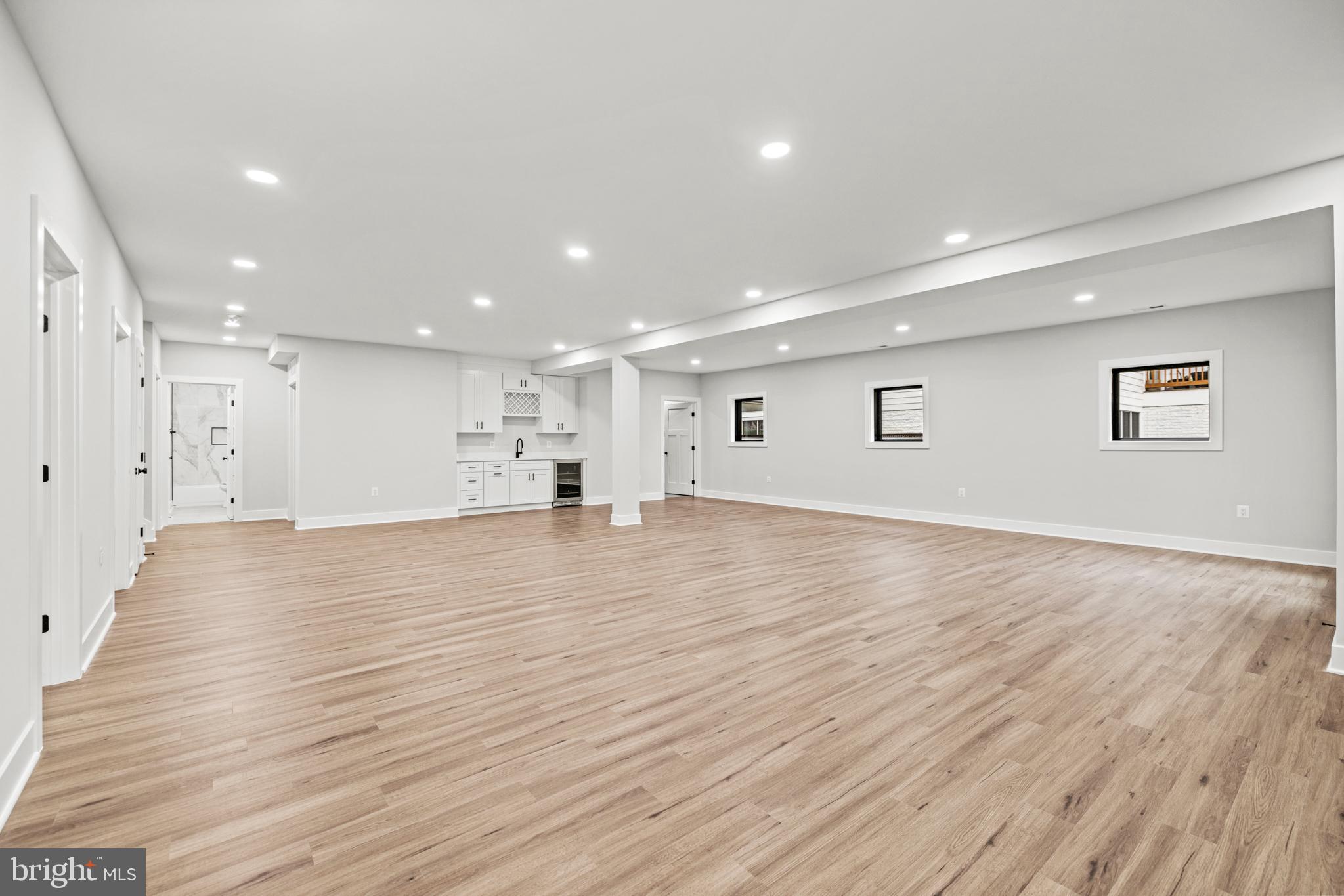 VIENNA WOODS - Residential