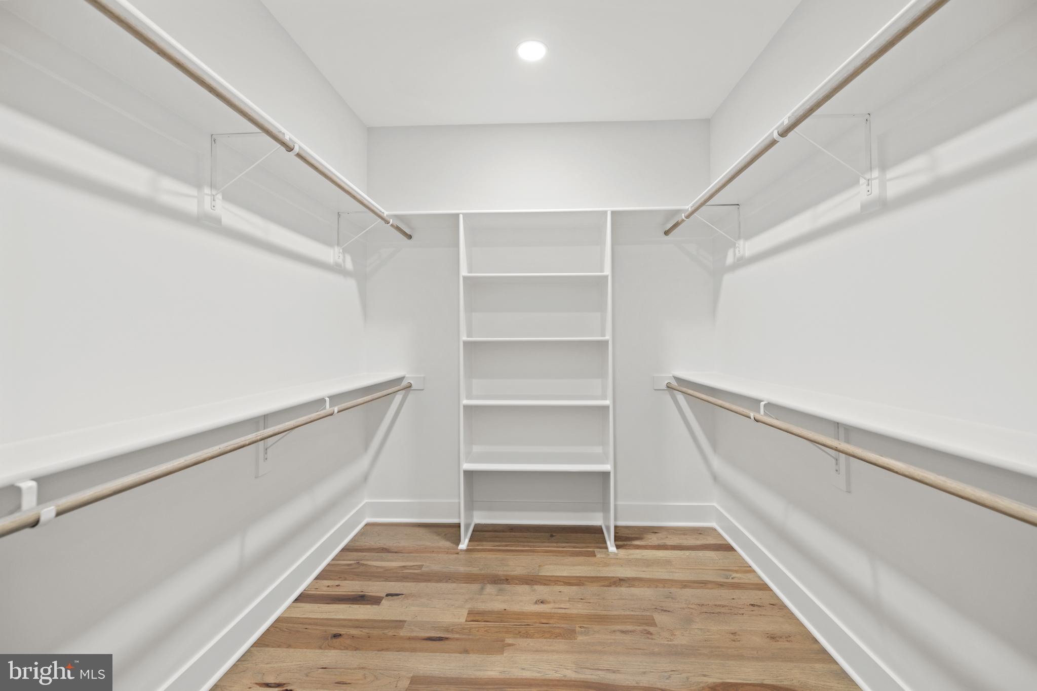 VIENNA WOODS - Residential