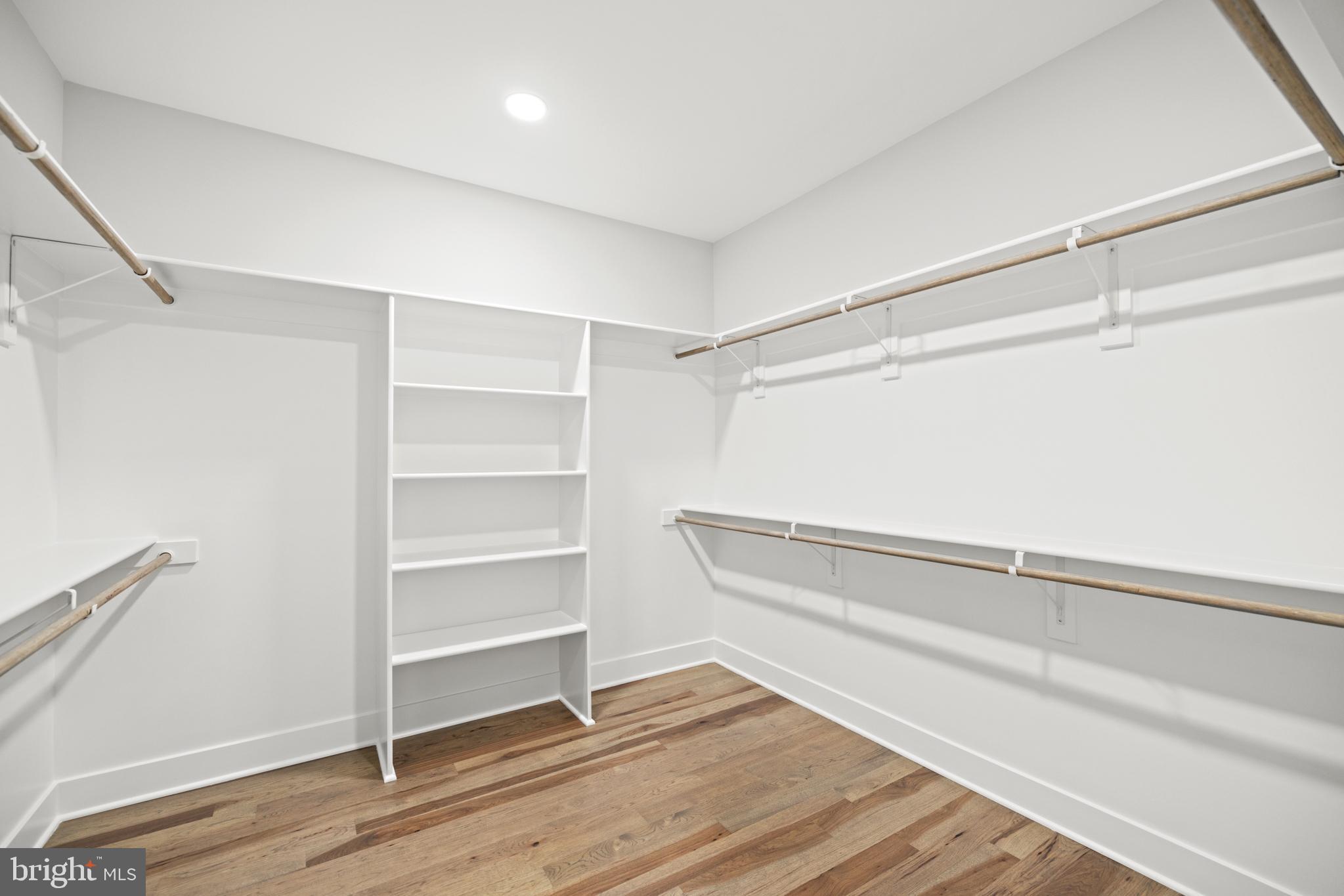 VIENNA WOODS - Residential