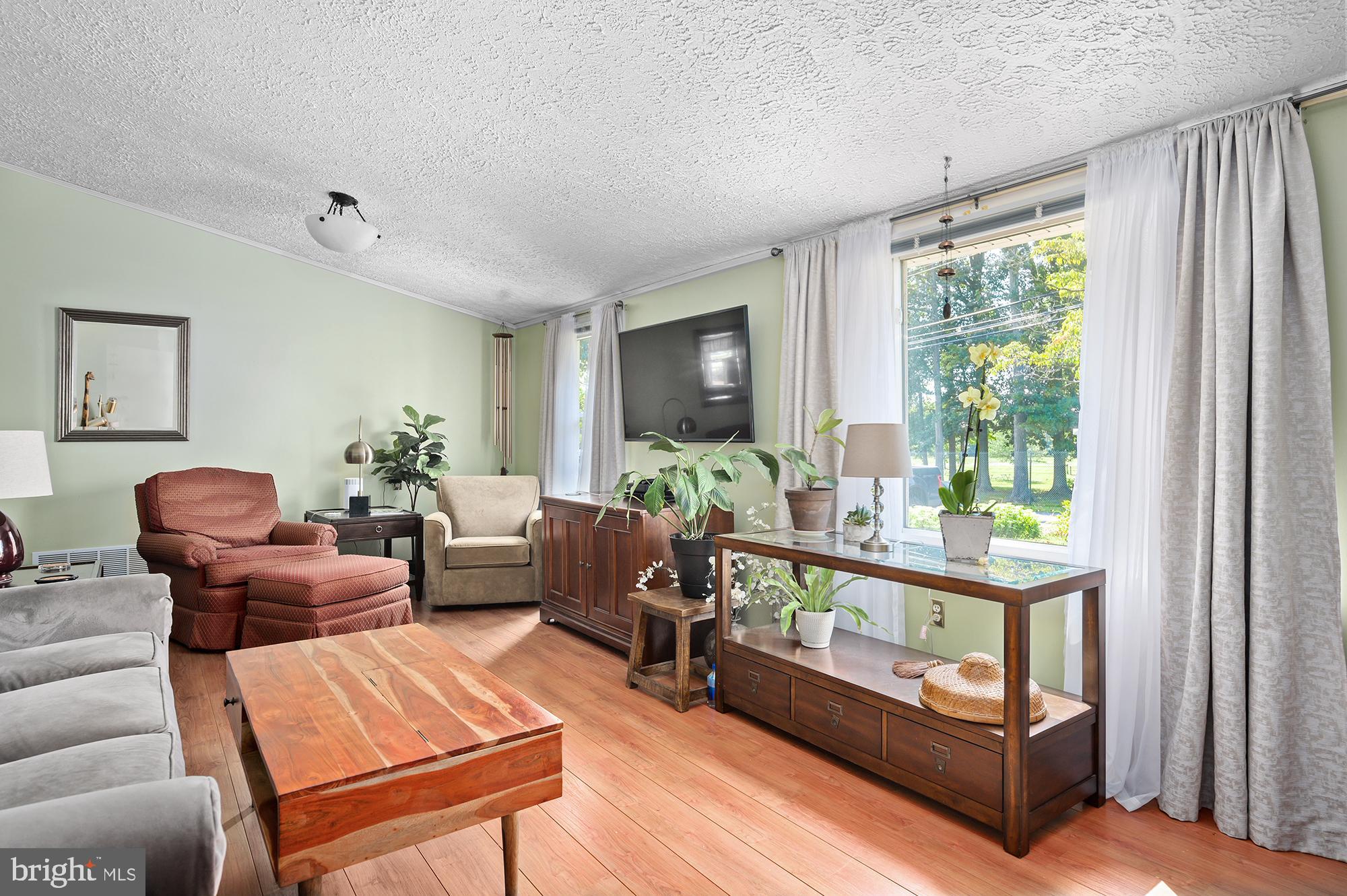 CRESTWOOD ACRES - Residential