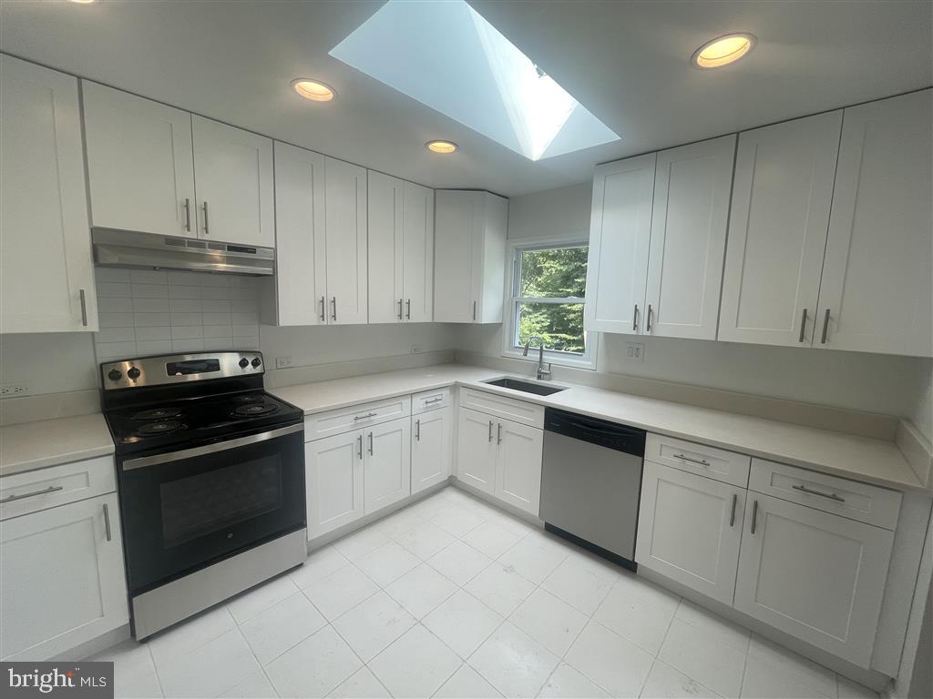 FORT WASHINGTON ESTATES - Residential Lease