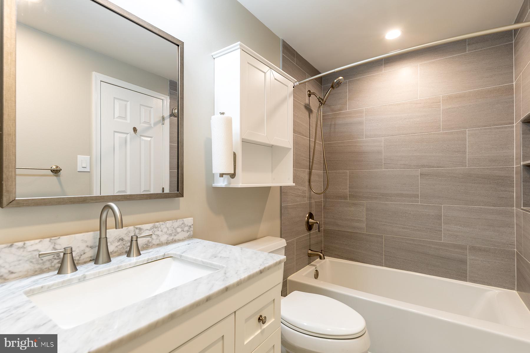 ULMSTEAD GARDENS - Residential Lease