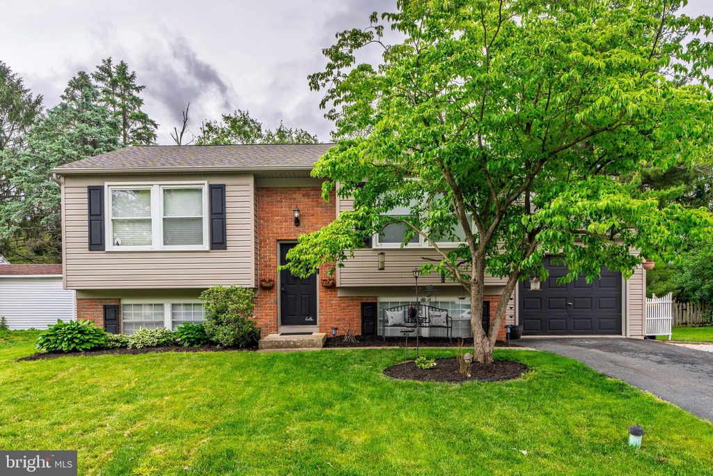 Photo of 2837 Pebblebrook Drive, LANCASTER, PA 17601 (MLS # PALA2070312)