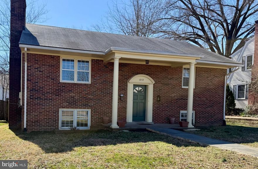 Upper Unit/Apartment ready for new tenant.  Spacious unit located in the heart of Fredericksburg.  Driveway parking, shared laundry with lower unit.  New HVAC installed, no smoking and no pets.  Owner is a Licensed Real Estate Agent.