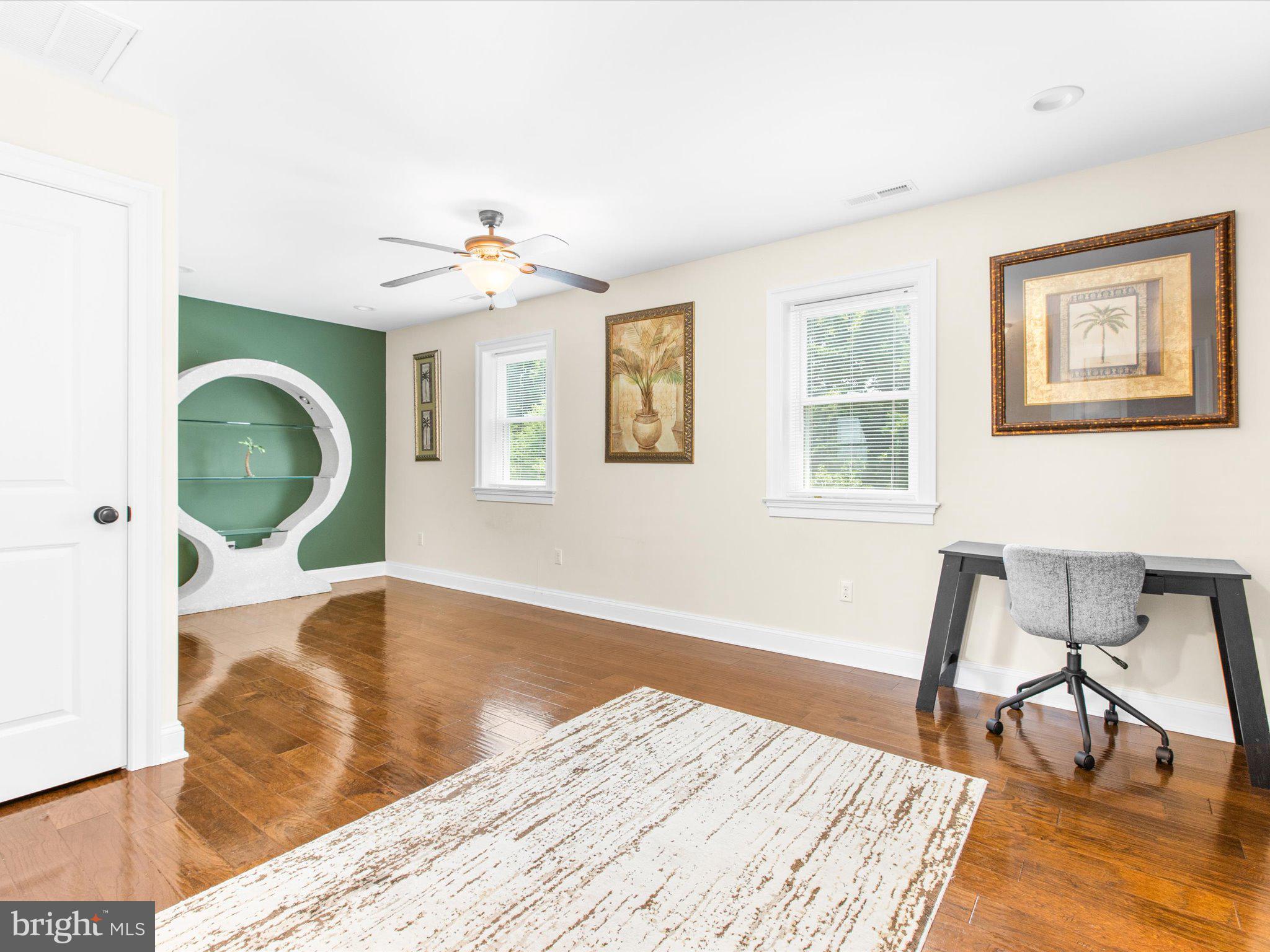 VILLAGE GREEN - Residential