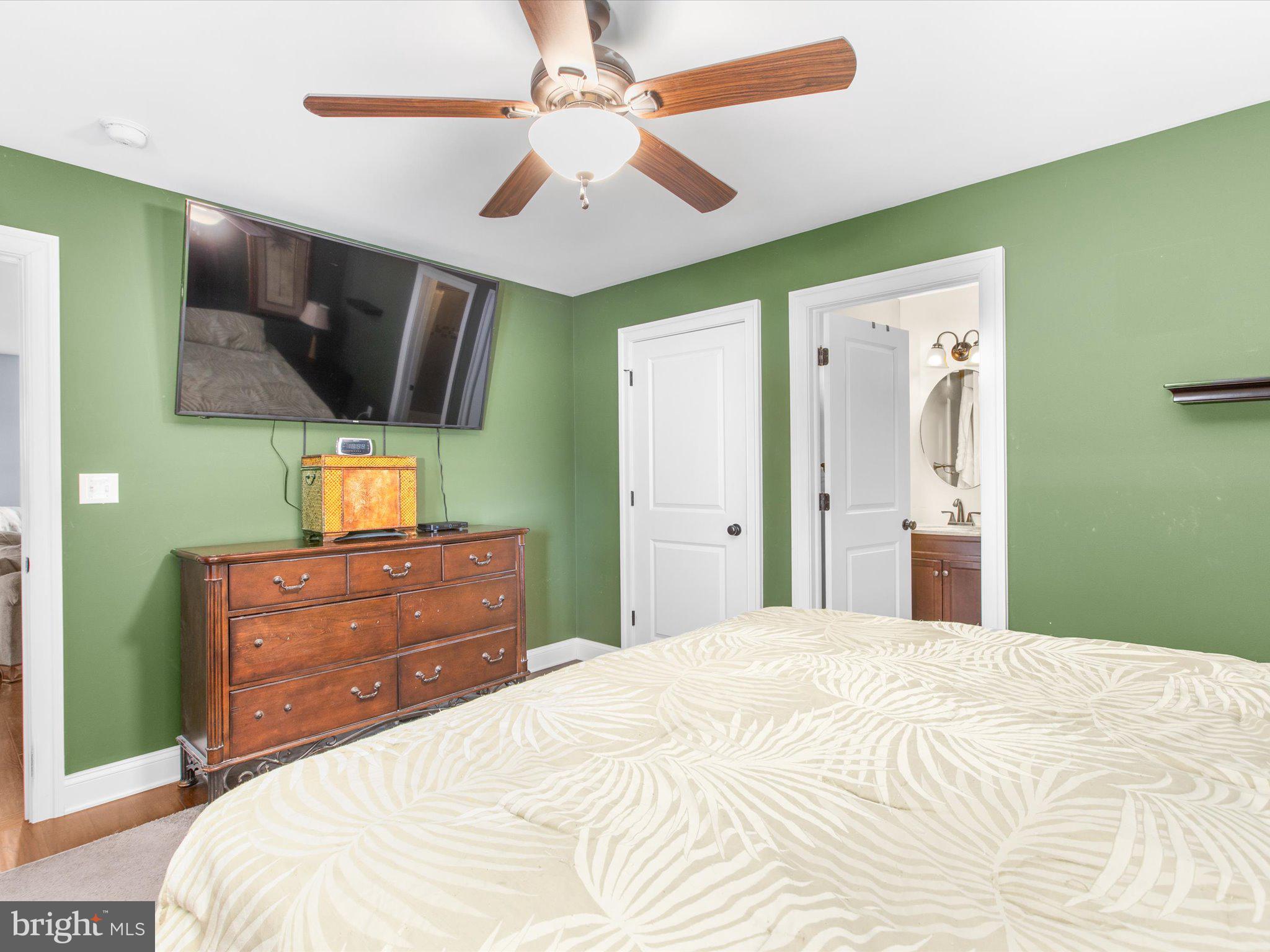 VILLAGE GREEN - Residential