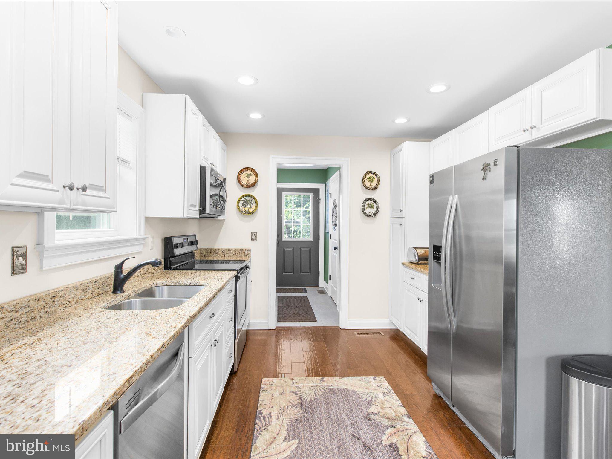 VILLAGE GREEN - Residential