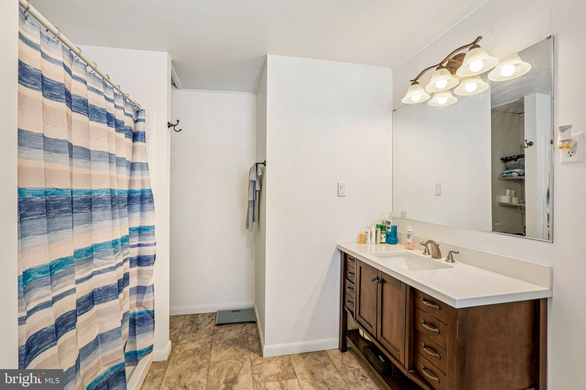 LAKE HERITAGE - Residential