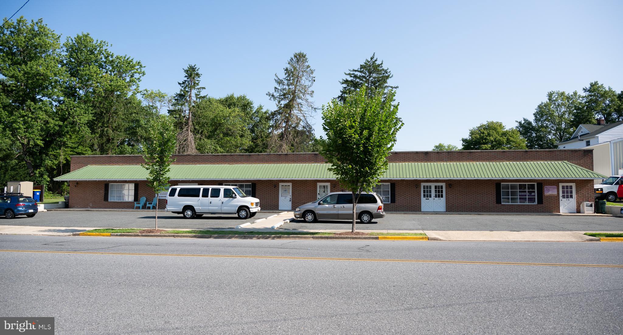 EASTON - Commercial Lease