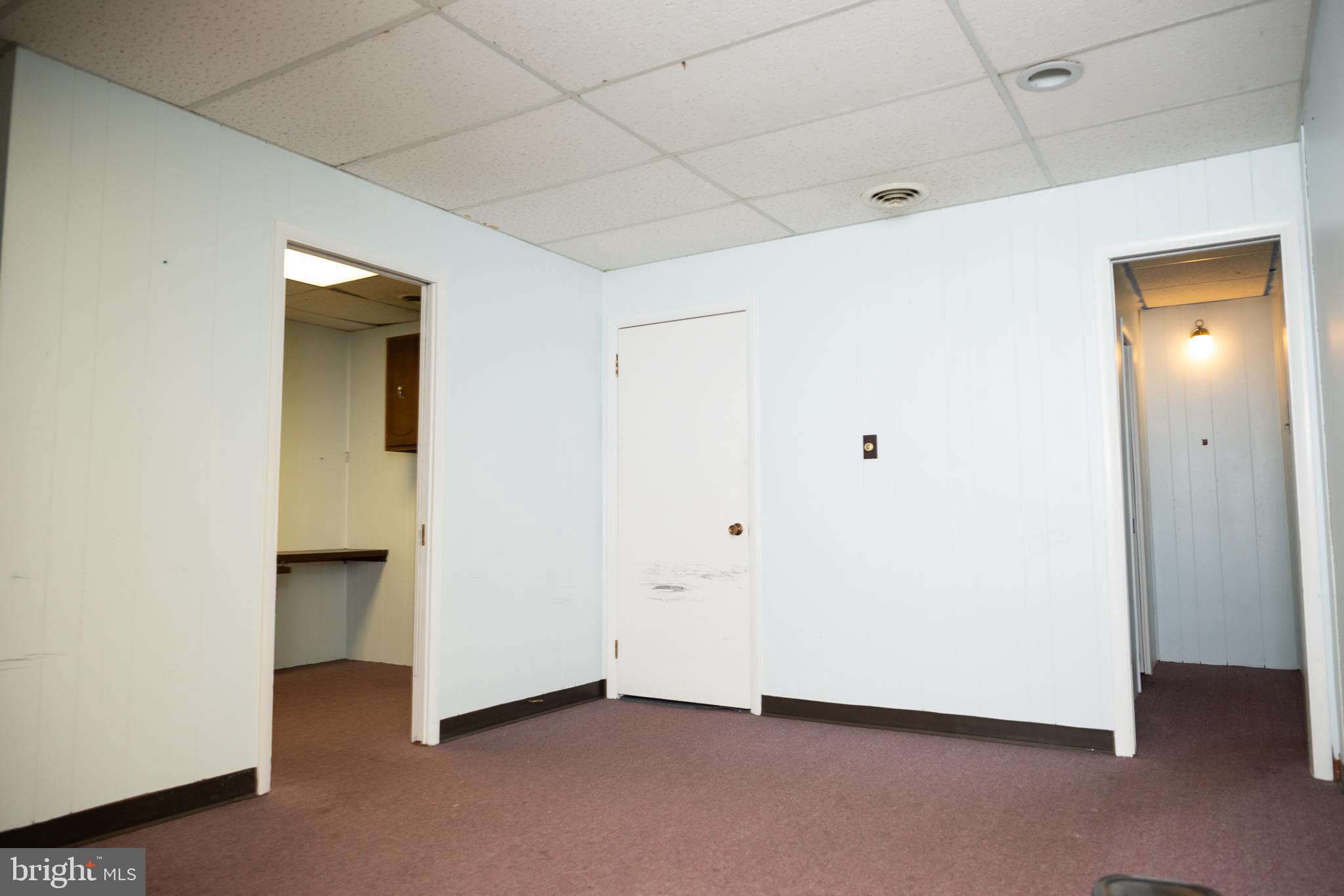 EASTON - Commercial Lease