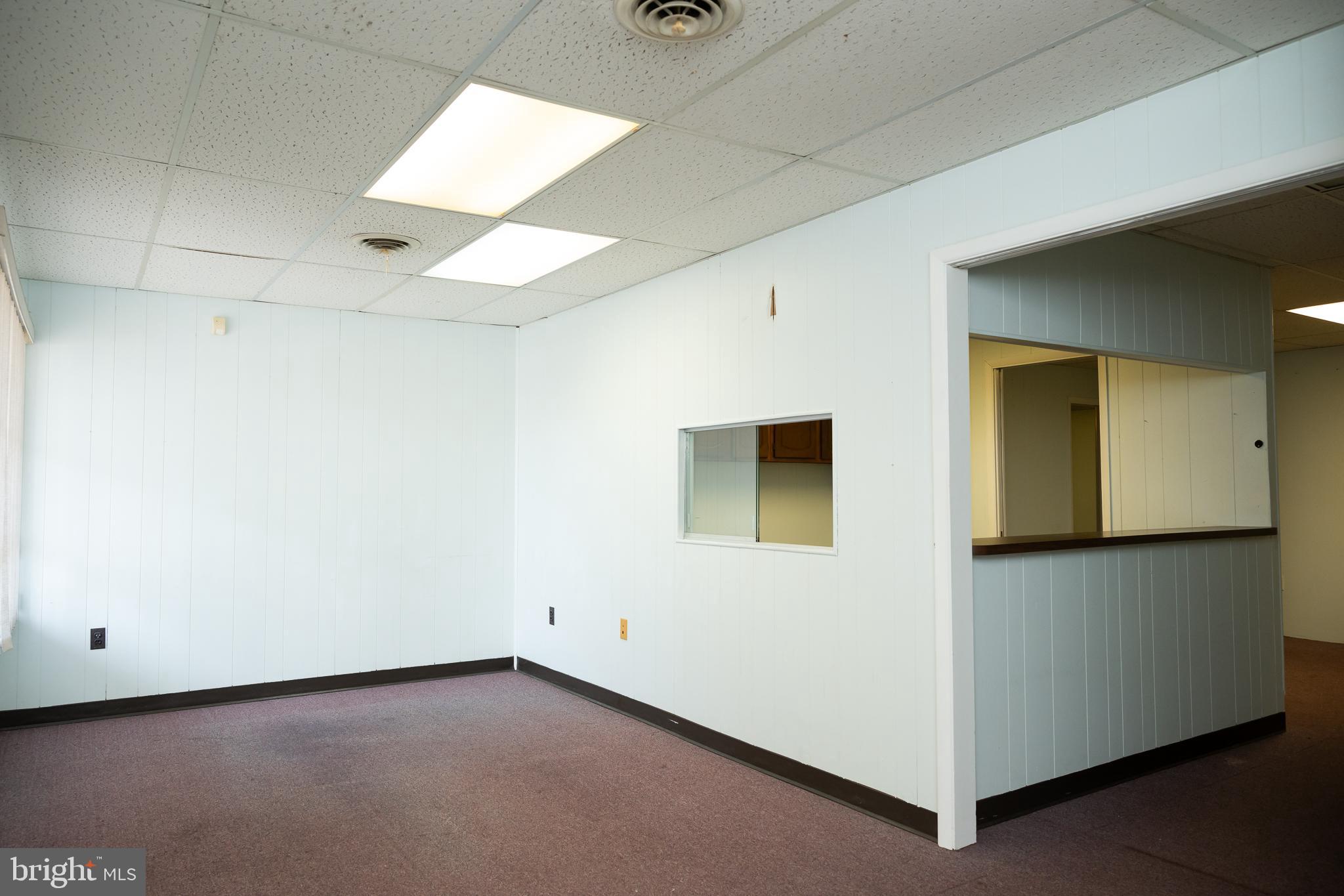 EASTON - Commercial Lease