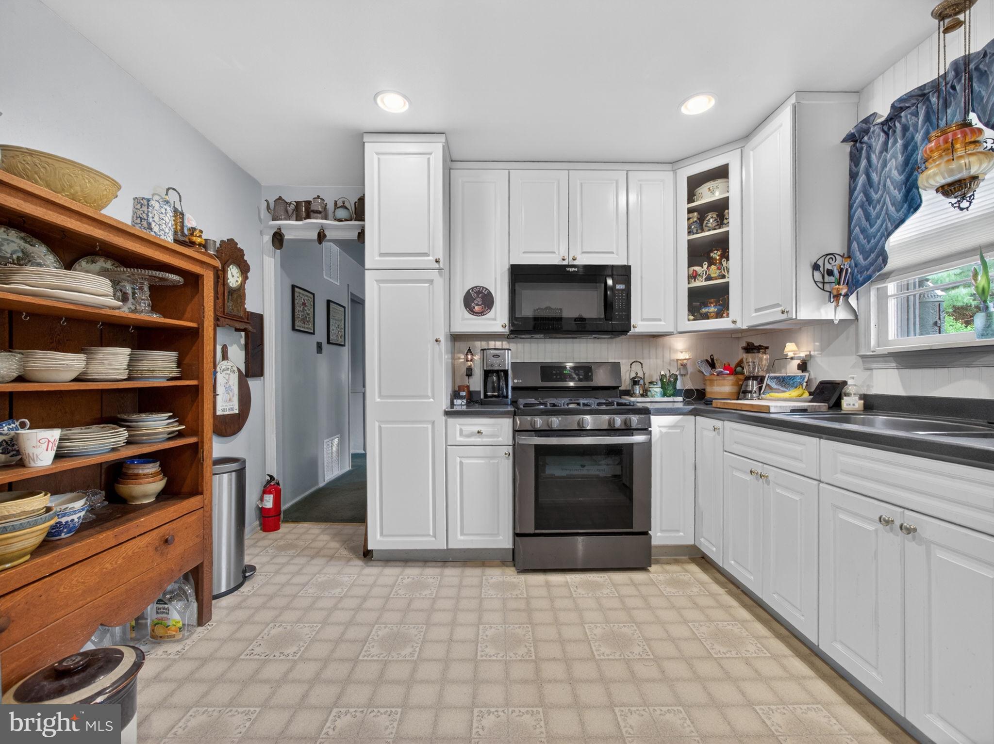 HILLWOOD TERR - Residential