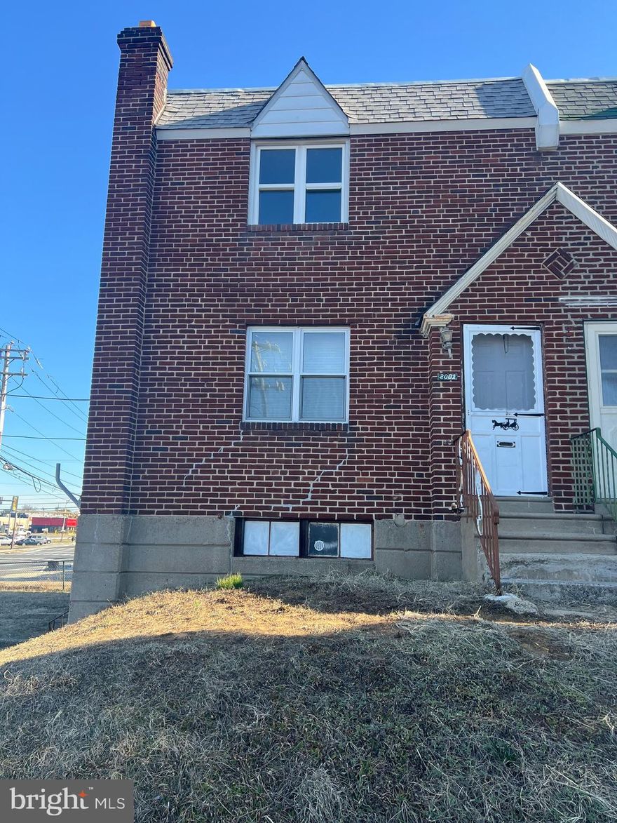 Located just off Roosevelt Blvd., this spacious 2nd-floor apartment offers comfort and convenience in a prime location! Perfect for those looking for a peaceful retreat with easy access to nearby amenities.