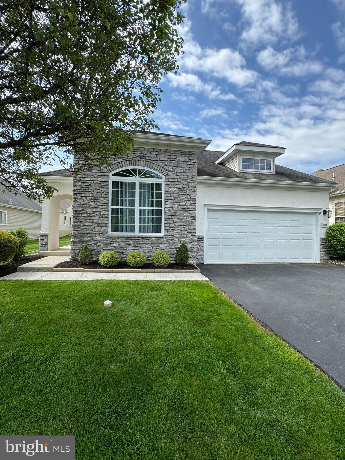 HERITAGE CR ESTS - Residential