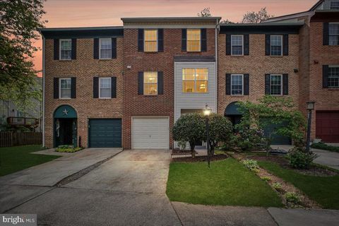 Photo of 6013 Crocus Court, ALEXANDRIA, VA 22310 (MLS # VAFX2306294)