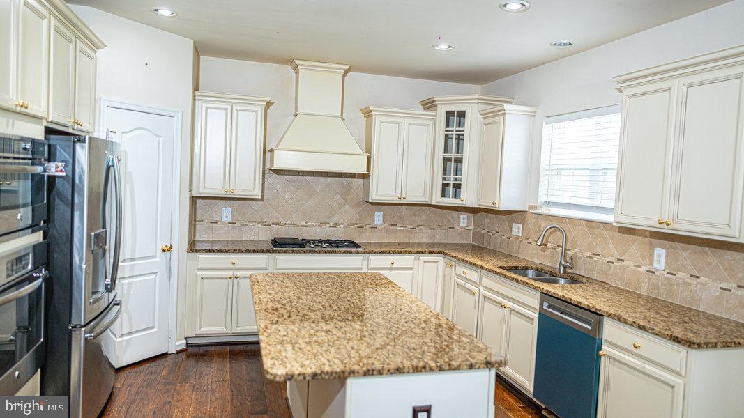 ST. CHARLES, GLENEAGLES SOUTH - Residential