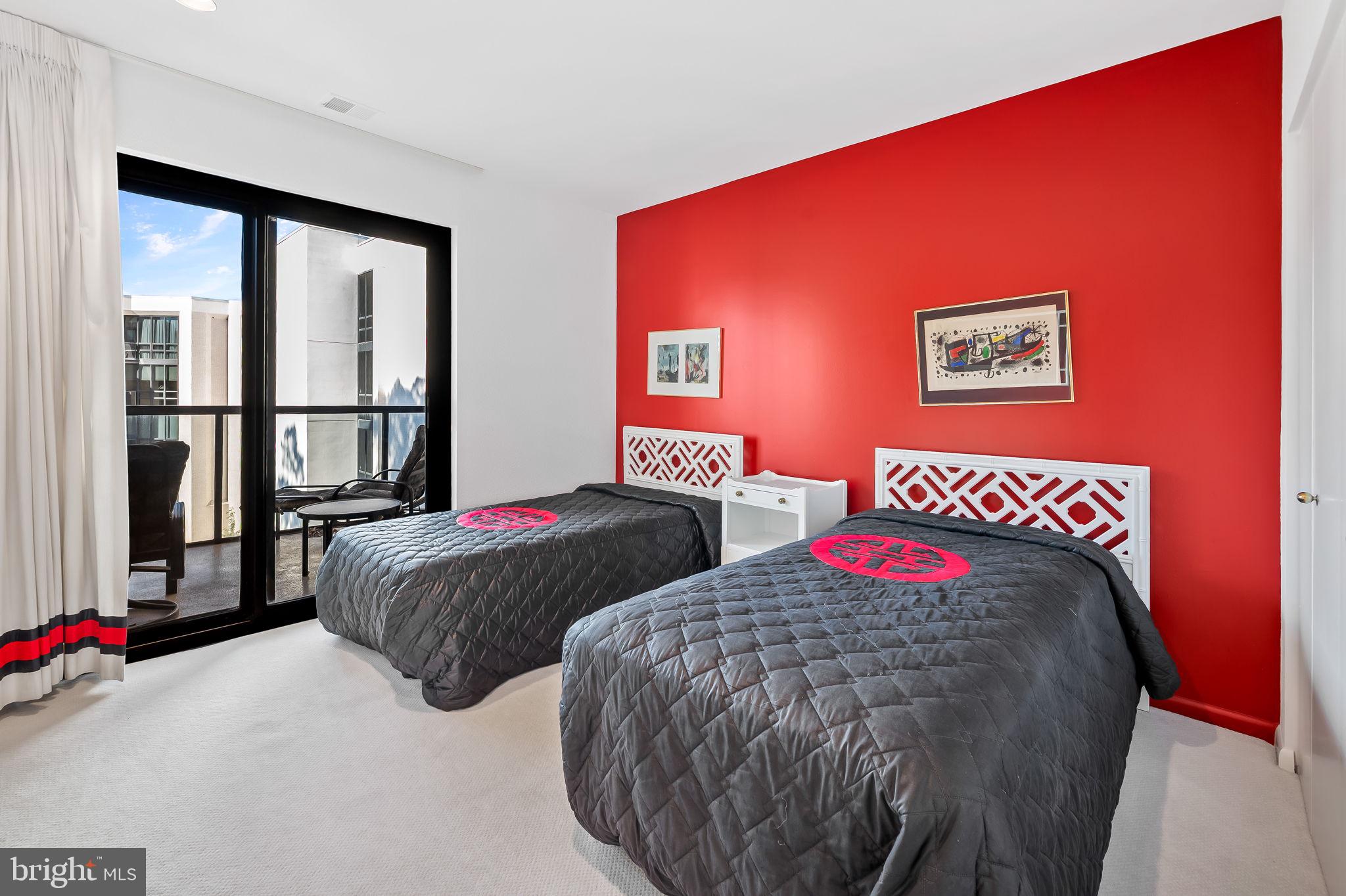 PAVILION IN THE PARK - Residential