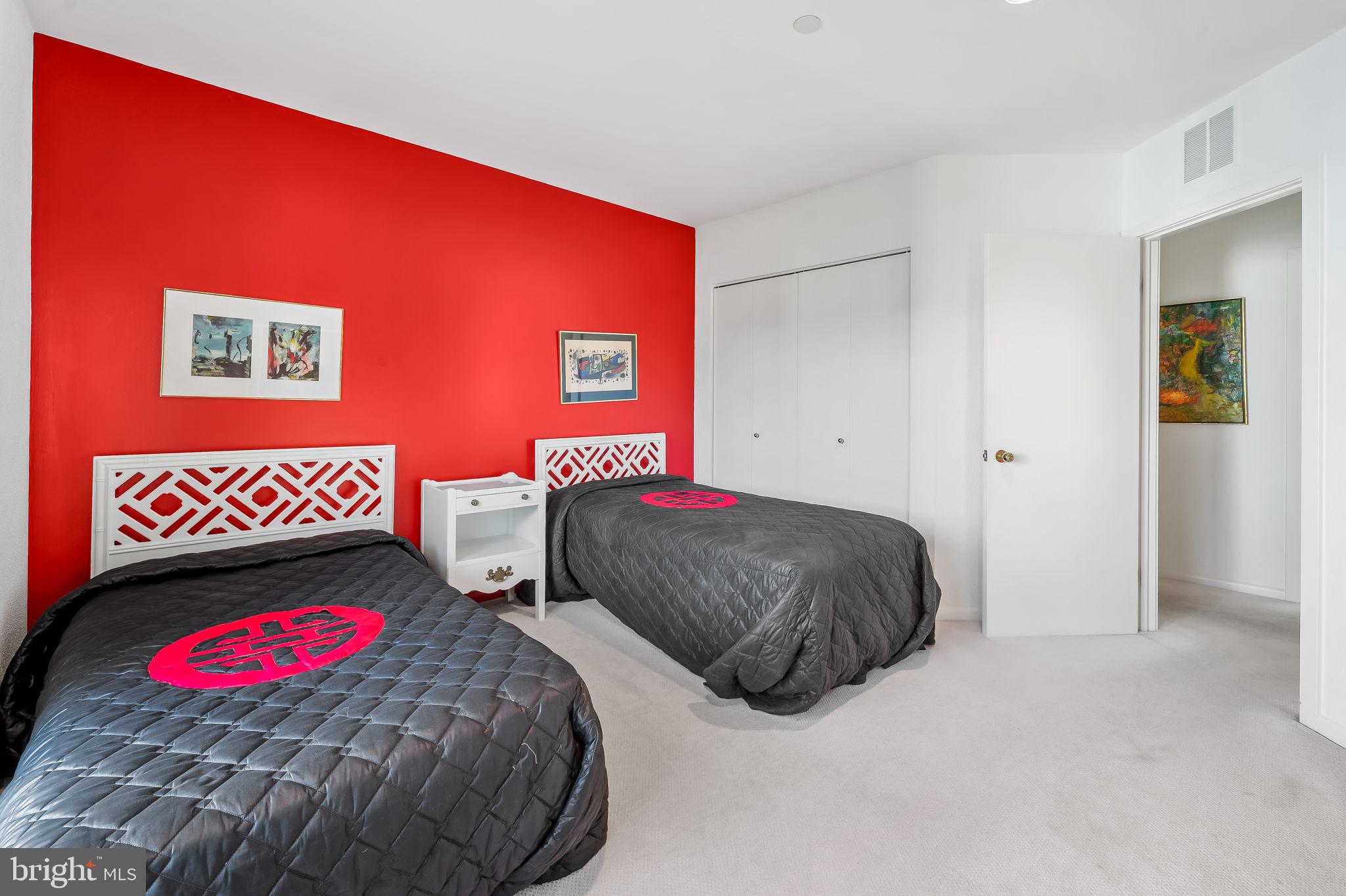 PAVILION IN THE PARK - Residential