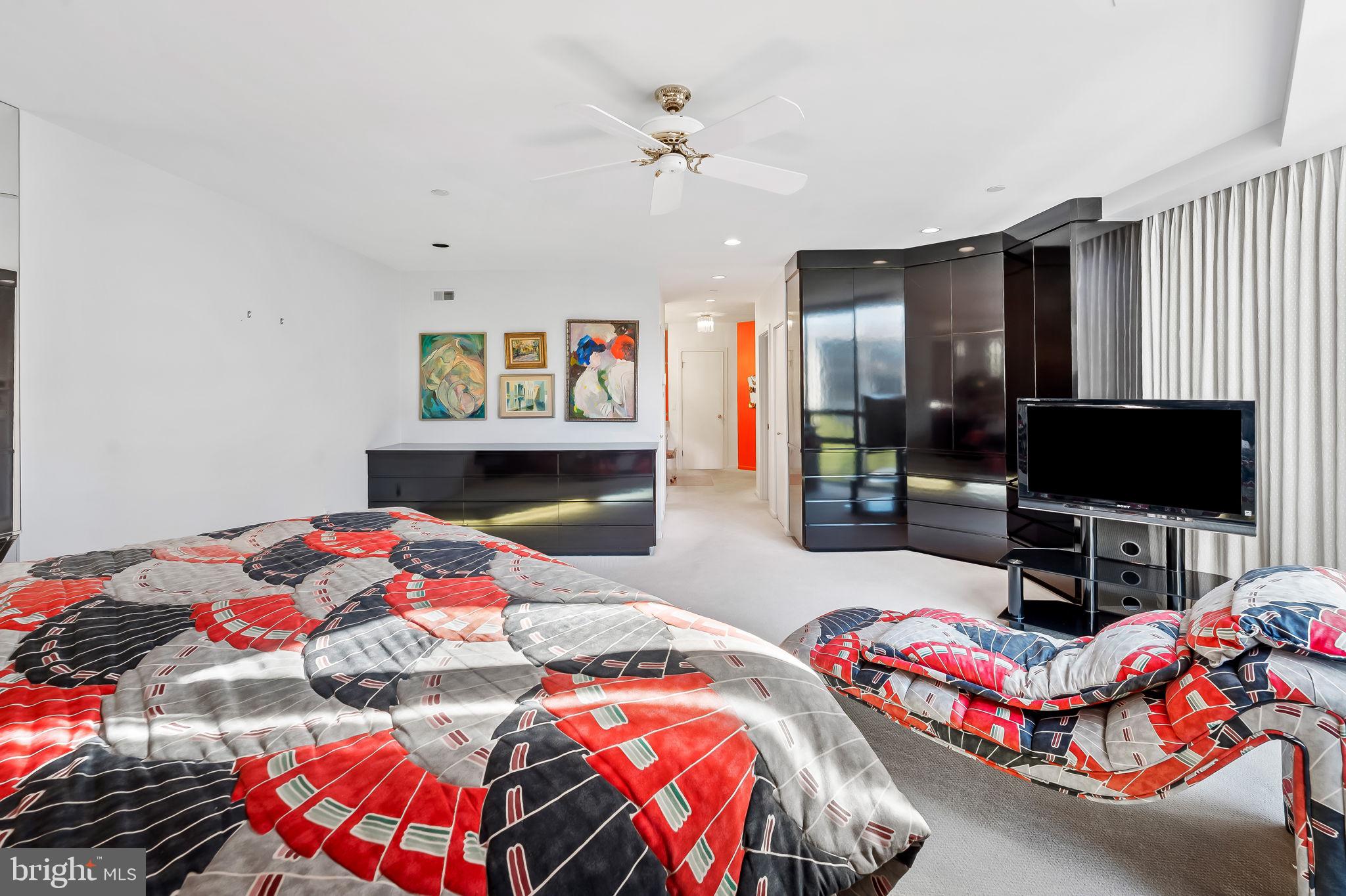 PAVILION IN THE PARK - Residential