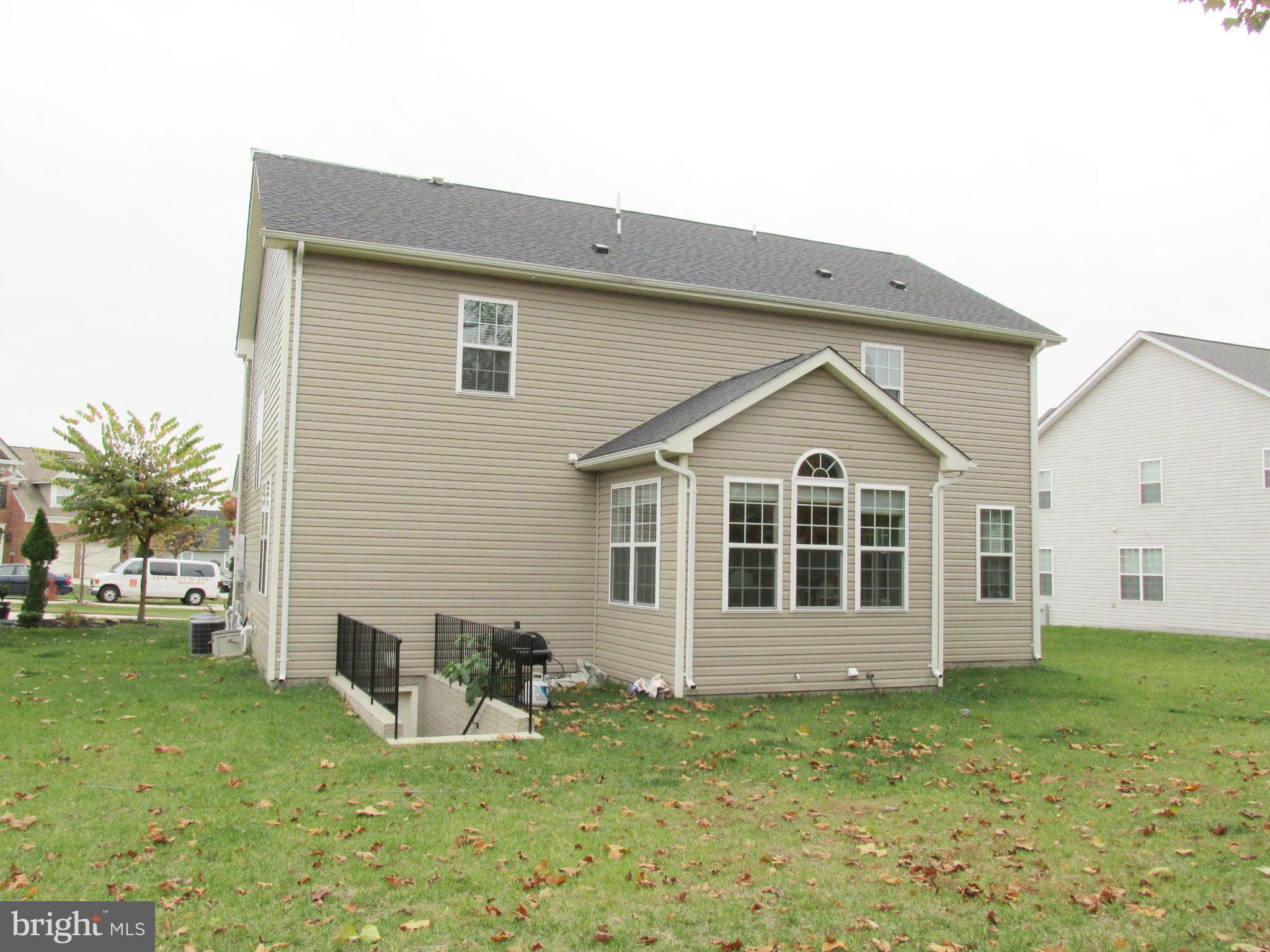 FAIRWOOD-PHASE 2-PLAT 10 - Residential Lease