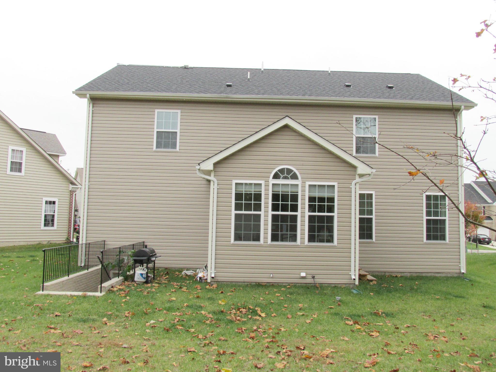 FAIRWOOD-PHASE 2-PLAT 10 - Residential Lease