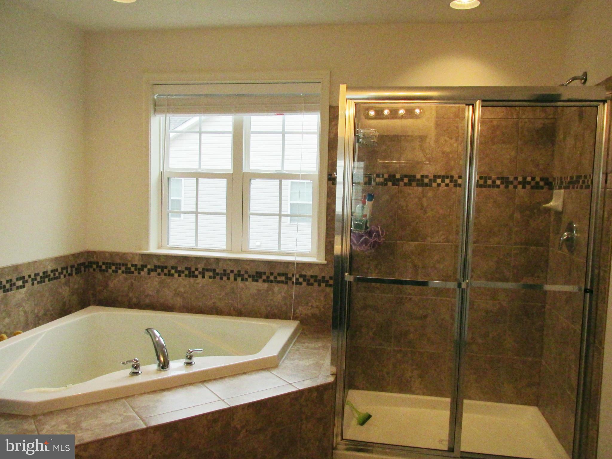 FAIRWOOD-PHASE 2-PLAT 10 - Residential Lease