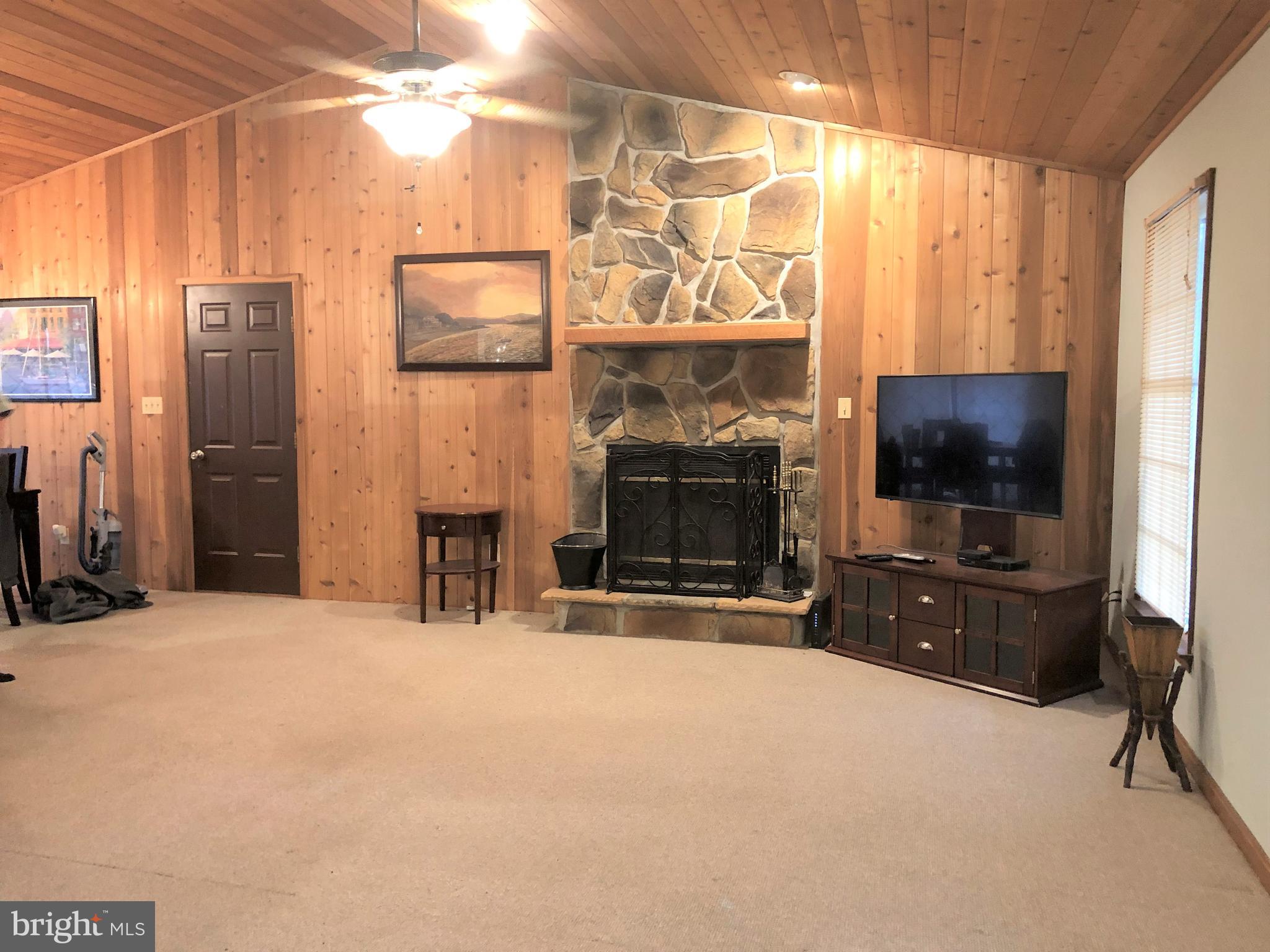 Well maintained, 3 Bedroom, 2 Bathroom home located on a quiet road, in the water privileged community of Drum Point.