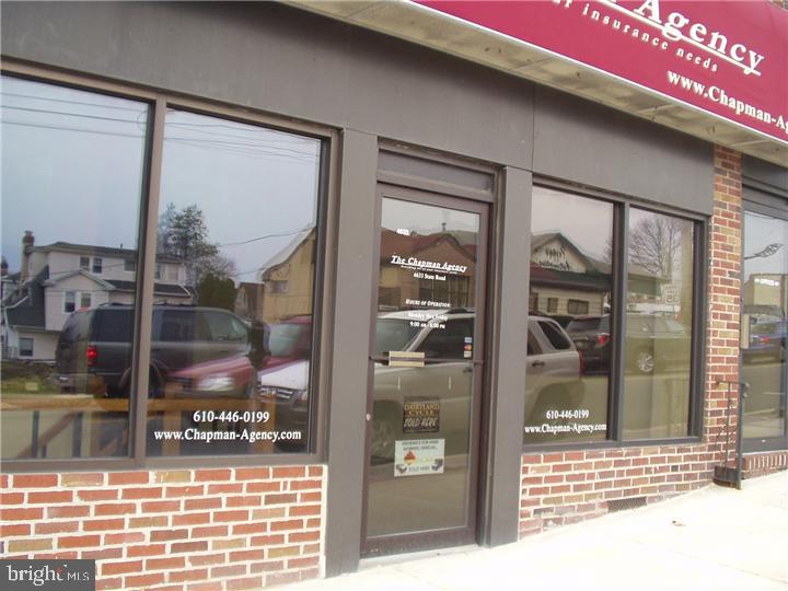 prime retail/office space on 2 levels (each level has approximately 1,000 Square Feet), move-in condition, central air conditioning, on-site parking, perfect for tanning/nail salon, bike shop, real estate, insurance, coffee/cafe.