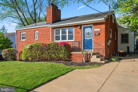 Photo of 304 Rollins Street, FALLS CHURCH, VA 22046 (MLS # VAFA2003740)